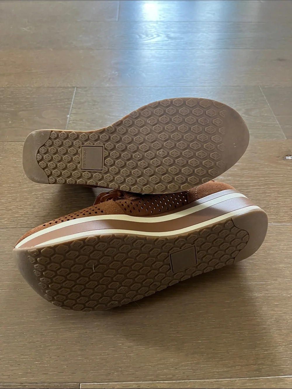 Dolce Vita Jhenee Platform Sneakers in Pecan Suede size 8.5